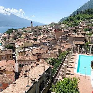 Castell 3*, Limone sul Garda Italië